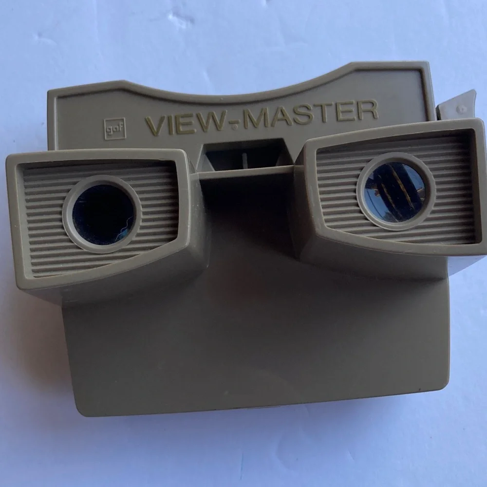 GAF View-Master 3-D projector from the 1960's Tan VINTAGE 5 x 4 x 3 inches